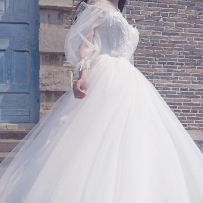 猎头黄仁勋的2025：高管从巨头挖，干活钟爱华人创业团队